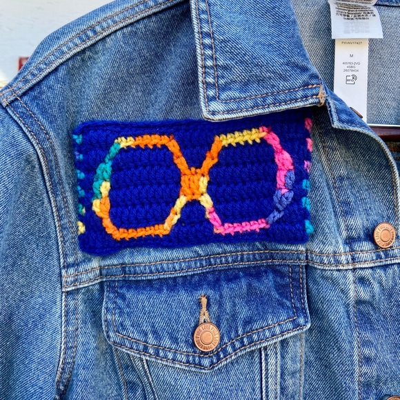 Jean Jacket with hand-crocheted retro glasses patch - Picture 5 of 10